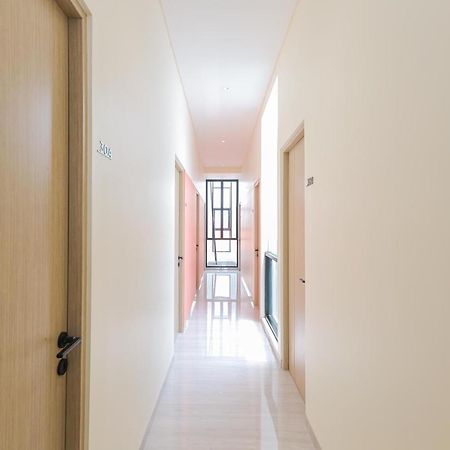Sans Hotel Clover Ace Surabaya By Reddoorz Exterior foto