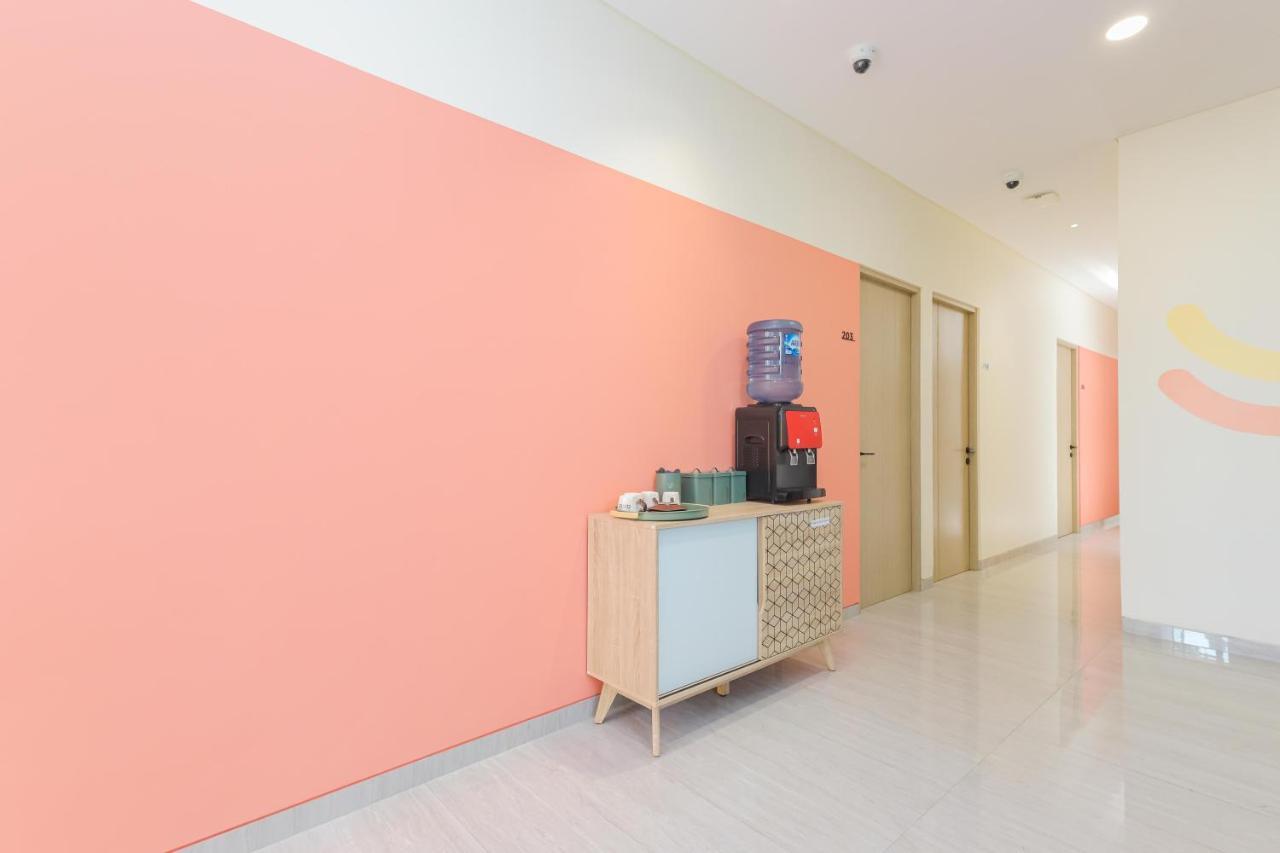 Sans Hotel Clover Ace Surabaya By Reddoorz Exterior foto